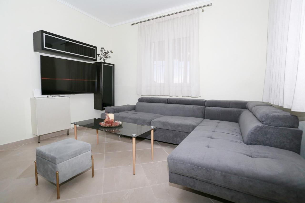 Villa Liana , private Villa with pool&garden Vergia Esterno foto